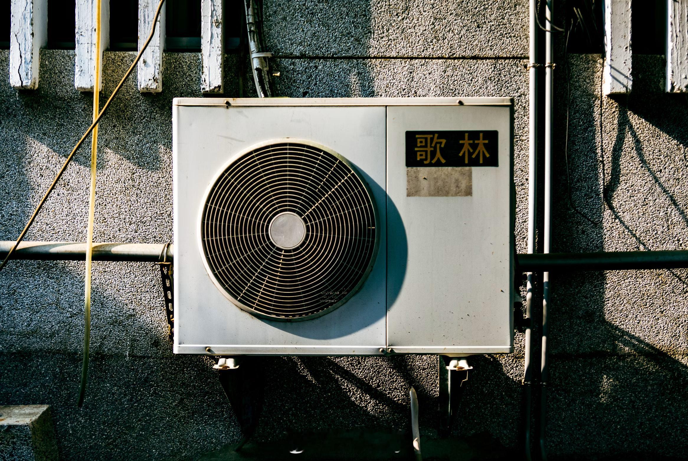 空调隐形支出有多可怕你以为花2500买空调就完事了？等着你的账单可能让你血压飙