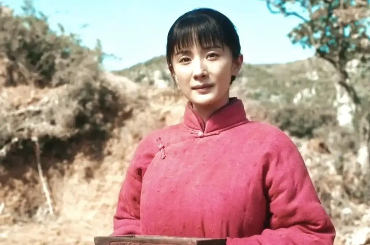 看了《生万物》我敢说。宁绣绣这个角色应该让宋佳来演不信你看宋佳在《闯关东》饰