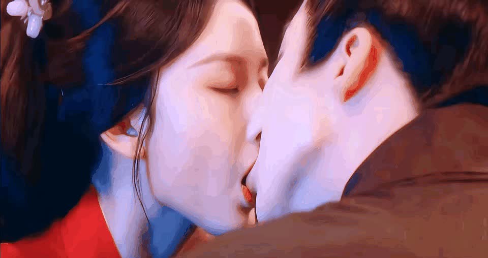 真有点让人心里难受啊，本来以为《折腰》加上吻戏能再火一把，现在确实是火了，不过争