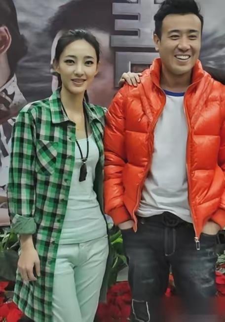 王丽坤请于和伟吃饭三次都没掏成钱。头一回说钱包落车里了，于和伟默默买单。第二回说