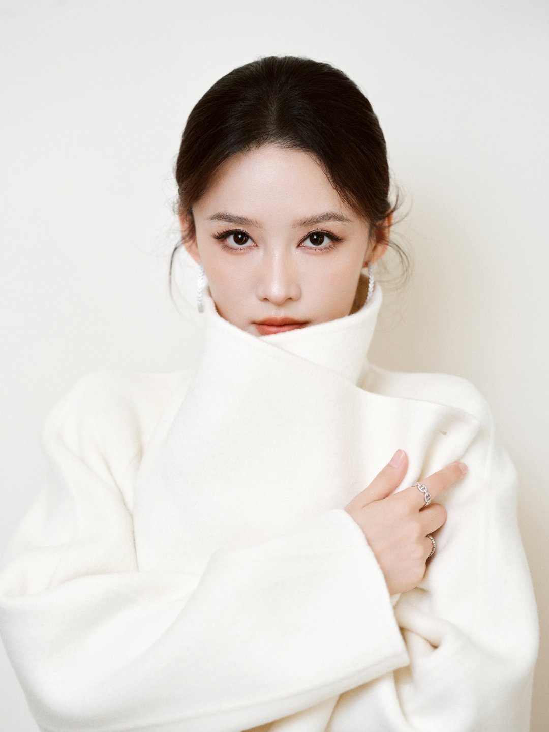 李沁什么时候原谅现偶今天的妆容是千金小姐期待一会的直播就能看见李沁了