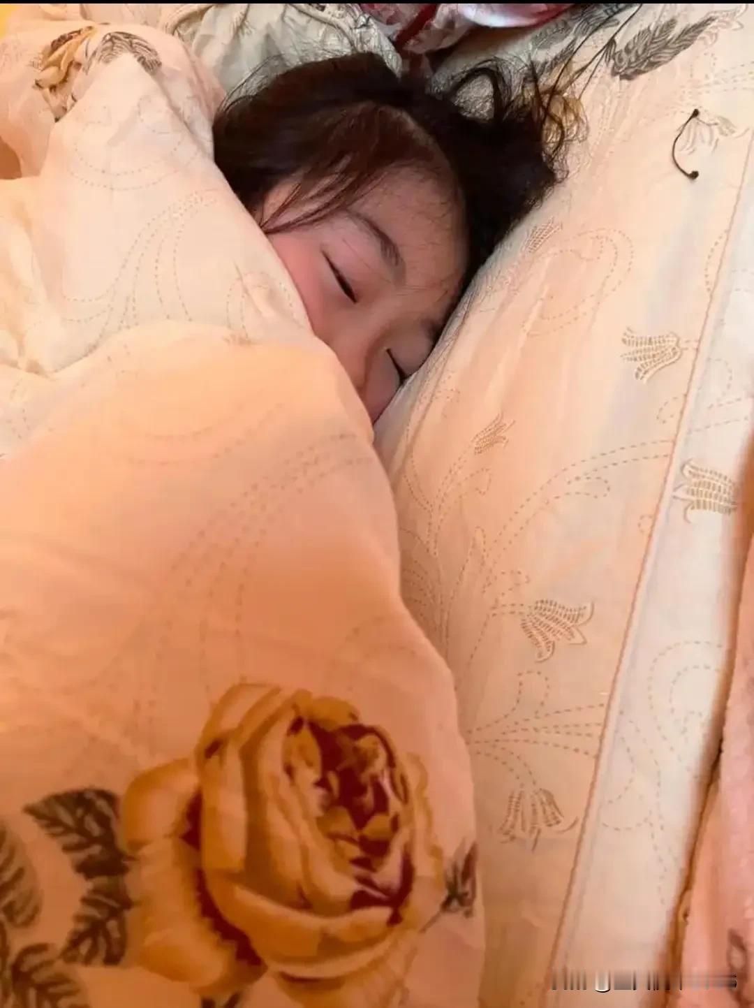 天津女孩高考结束连睡一天一夜，醒来一番话，让父母瞬间泪流满面天津一女孩高考