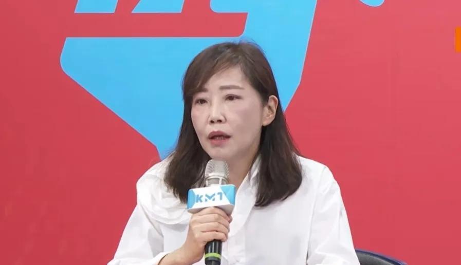 尹乃菁这次讲话和国民党主席郑丽文保持了一致，没有擅自发言。国民党主席郑丽文先是称