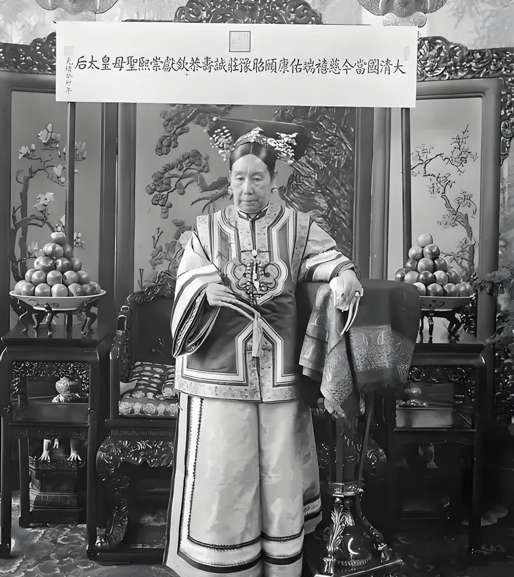 我先来理解一下这个问题。提问中的“黑清朝”这三个字的意思就是清朝本来是好的，但是