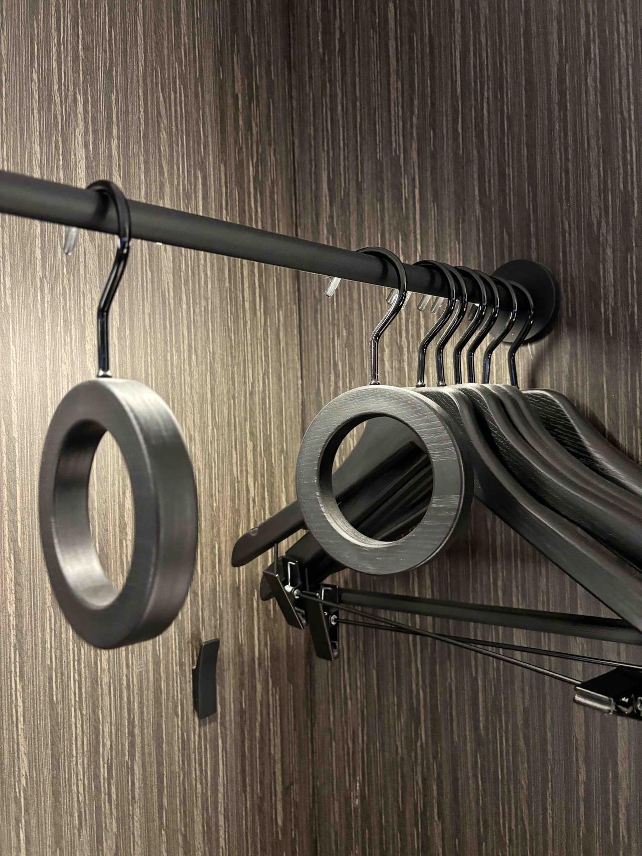 最近办理了一个亚朵酒店的付费会员，感觉优点和缺点还挺明显的。优点就是亚朵的房