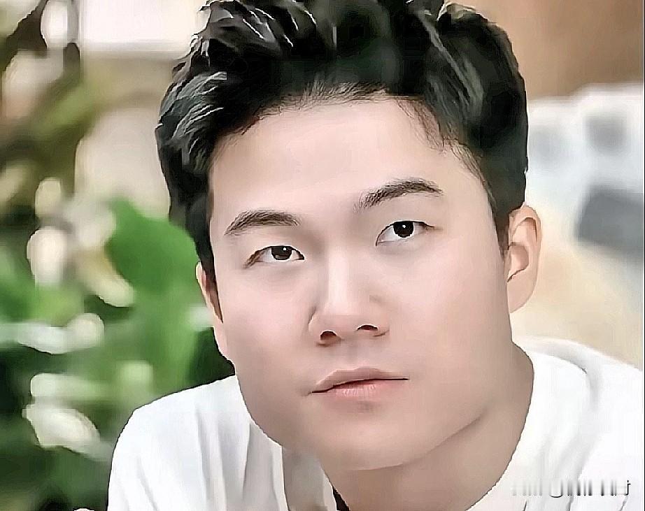 董宇辉被骂“白眼狼”了，原因很简单，董宇辉在某采访中说：“伯乐是网友。”这话的意