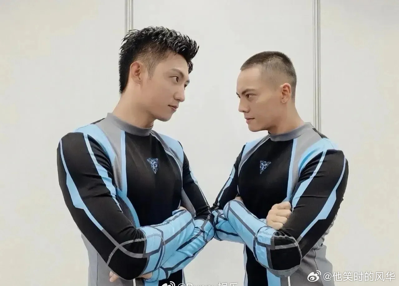 黄景瑜这体格可以演楚霸王了，毕竟其他人站他面前犹如小鸟依人​​​