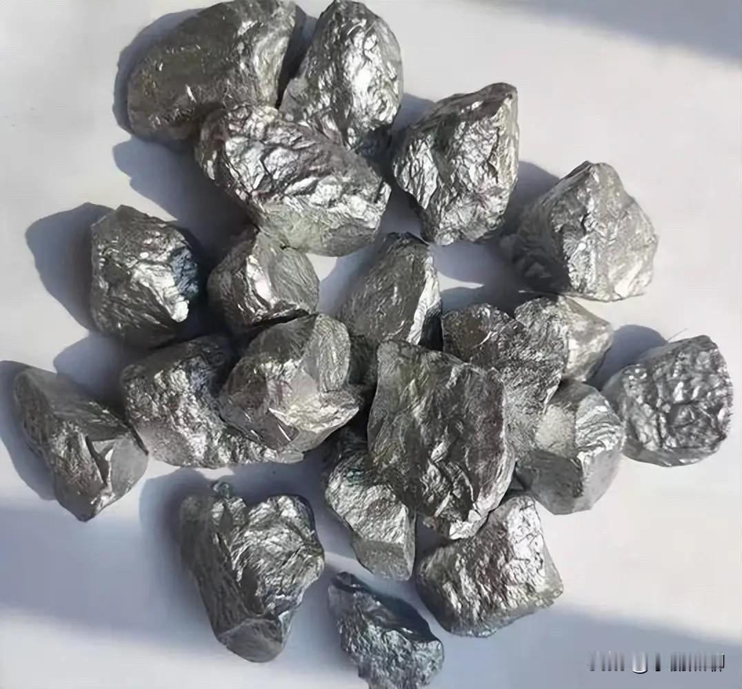 白银已经涨到35元一克了！算算我的工资，一个月也就能买2两的白银。这倒不算什