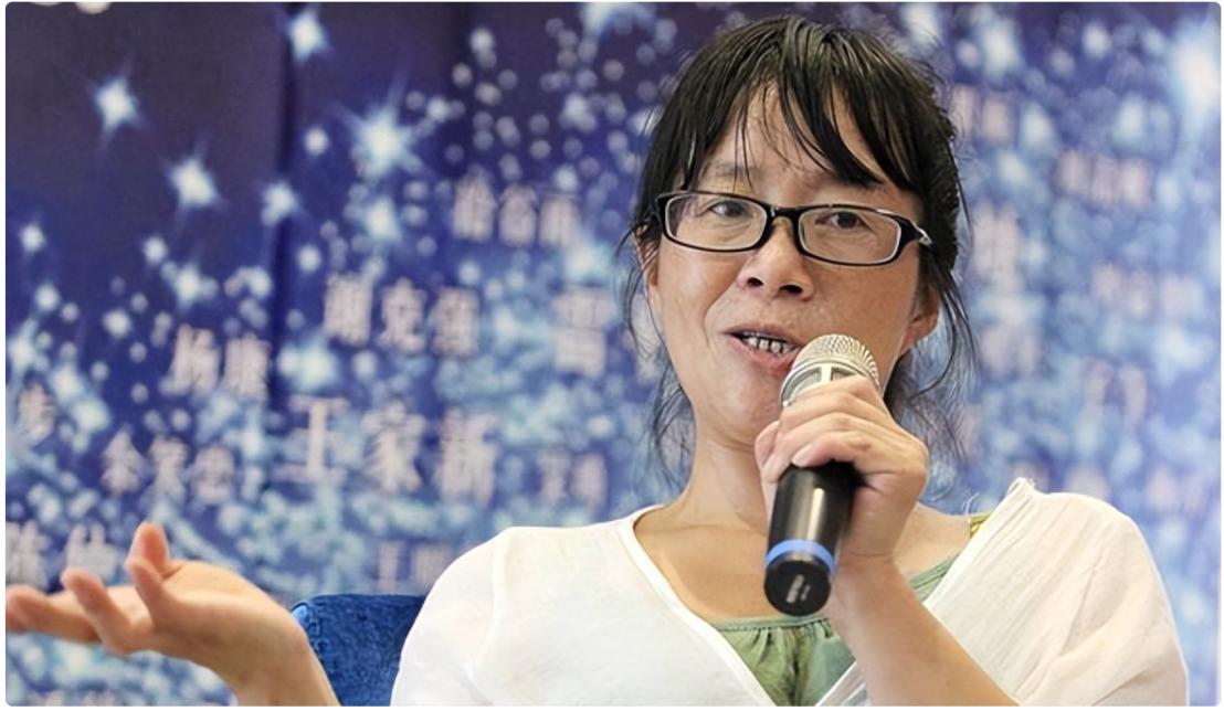 余秀华又写出了一首尺度颇大的“黄诗”！还毫不避讳地直接问：“要不要搞一搞？” 