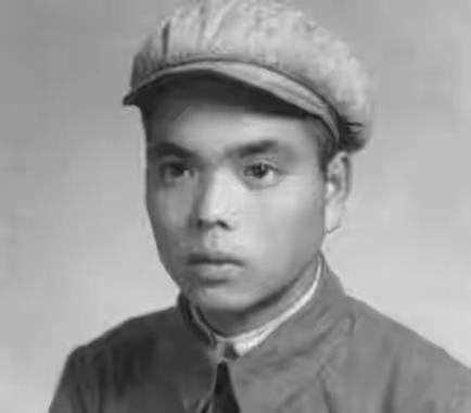 土耳其士兵看到志愿军战士董明德身材矮小，便起了杀心想弄死他，可他们怎么也想不到，