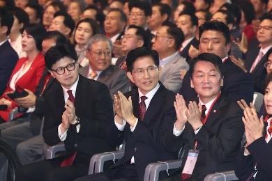 安哲秀怒批“换将政变”：党员的力量捍卫了正义！在被国民力量党非常对策委员会撤