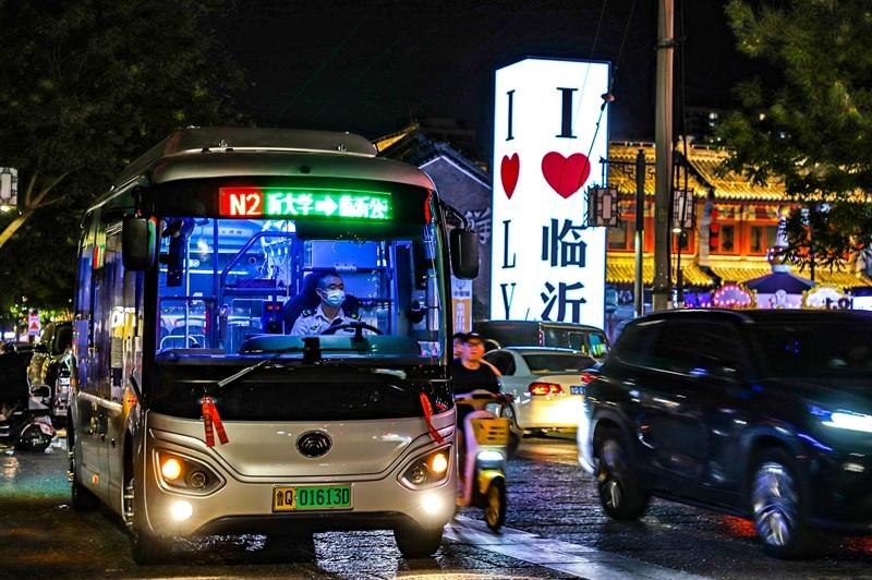 油价那肯定高啊！[捂脸哭]就目前情况，全国92号汽油均价约7.63元/升，