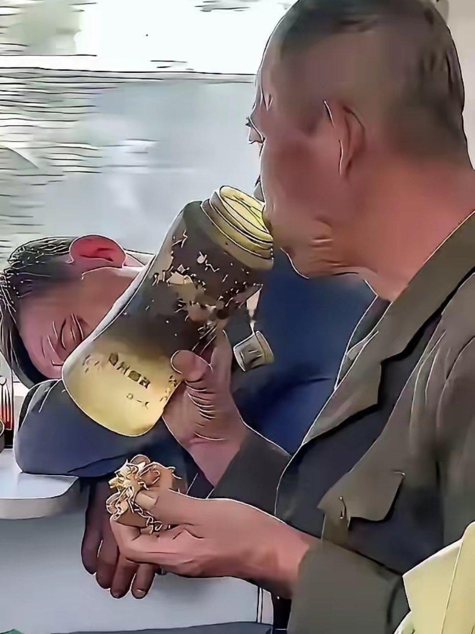 这大概就是为生活奔波最真实的样子…