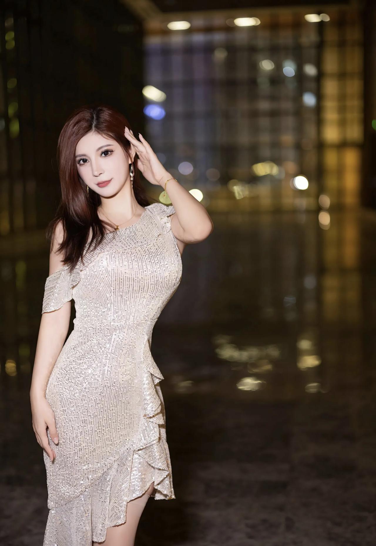 小蛮妖美图分享2，广州塔小蛮腰小蛮腰小蛮腰舞动风华小蛮腰美女精致小蛮腰