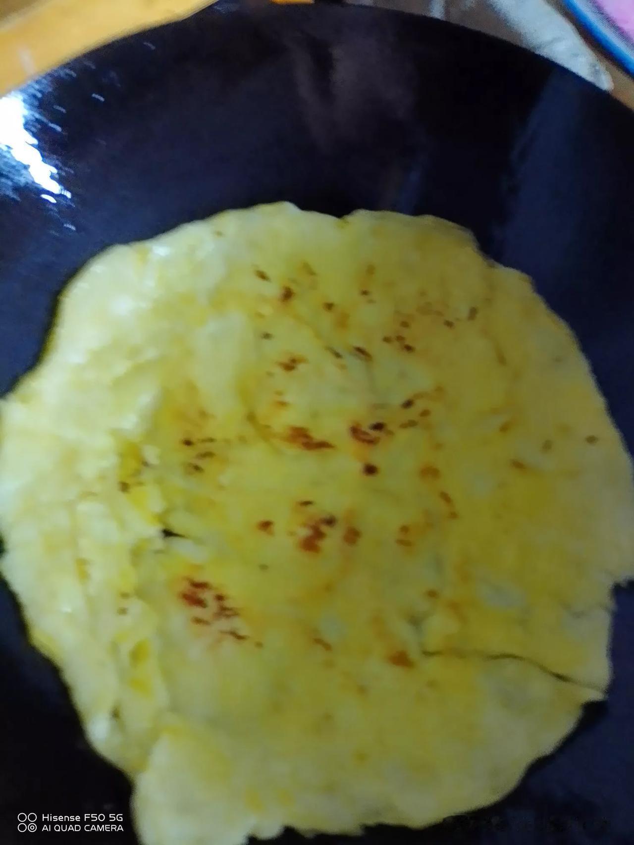 买了5斤面粉，做了一个馍，没有芝麻，虽然没有新疆的馕饼好吃好看，也算各有千秋吧，