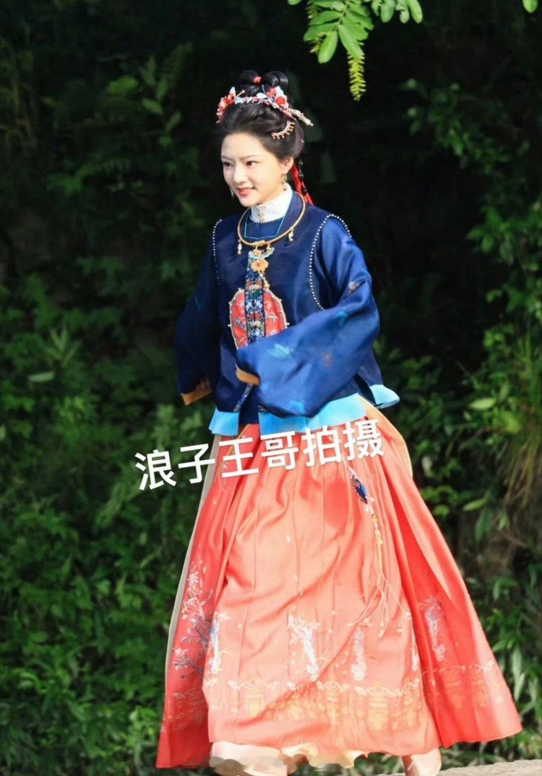 良陈美锦造型师谁啊，粉丝真的不去提意见吗？怎么刷到好几个丑造型，服装颜色不是太
