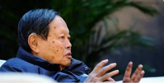 杨振宁将清华薪资，诺贝尔奖金捐献出来，看到金额，才知道多伟大一位诺奖得主把薪
