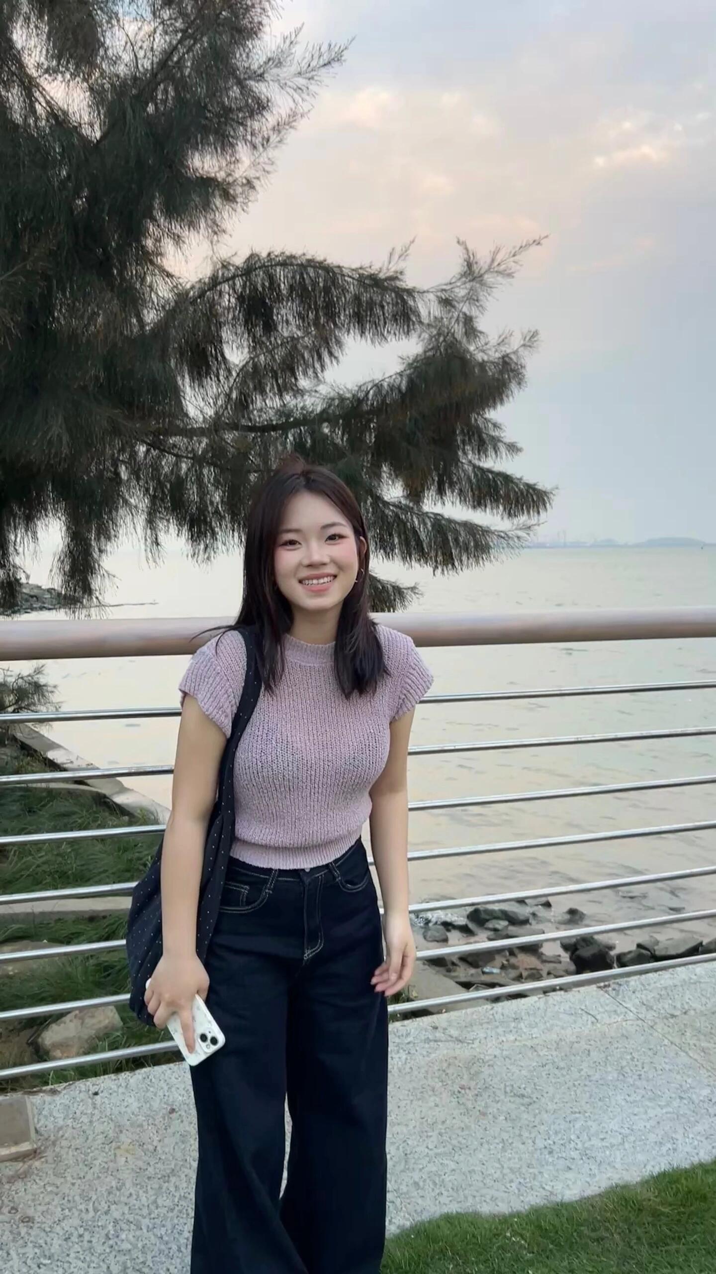 今天跟朋友一起来看海！