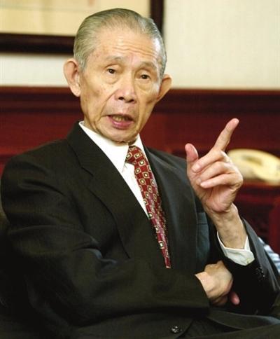 2008年，富商王永庆离世，子女在清点遗产的时候，意外发现父亲在瑞士银行有400