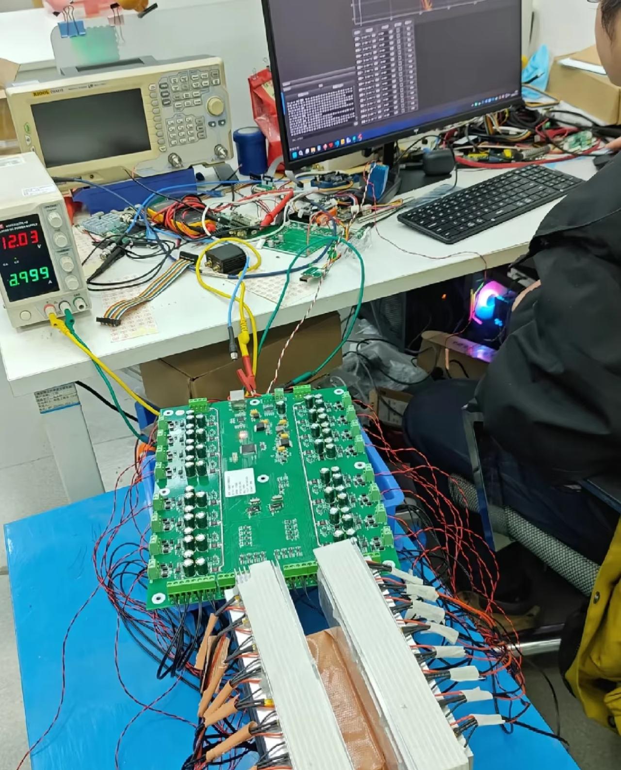 20000元一月招进来的高级工程师，这个工程师性格非常傲，不太喜欢跟我们这些人交