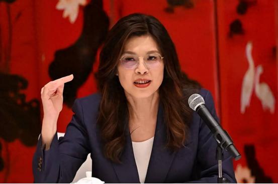 王惠美拒绝同台郑丽文黄光芹：她要加入民进党 彰化县长王惠美最近在台湾政坛闹