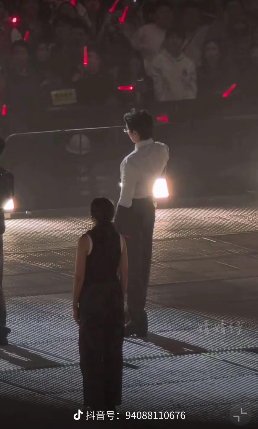 王鹤棣，逆天的身材。