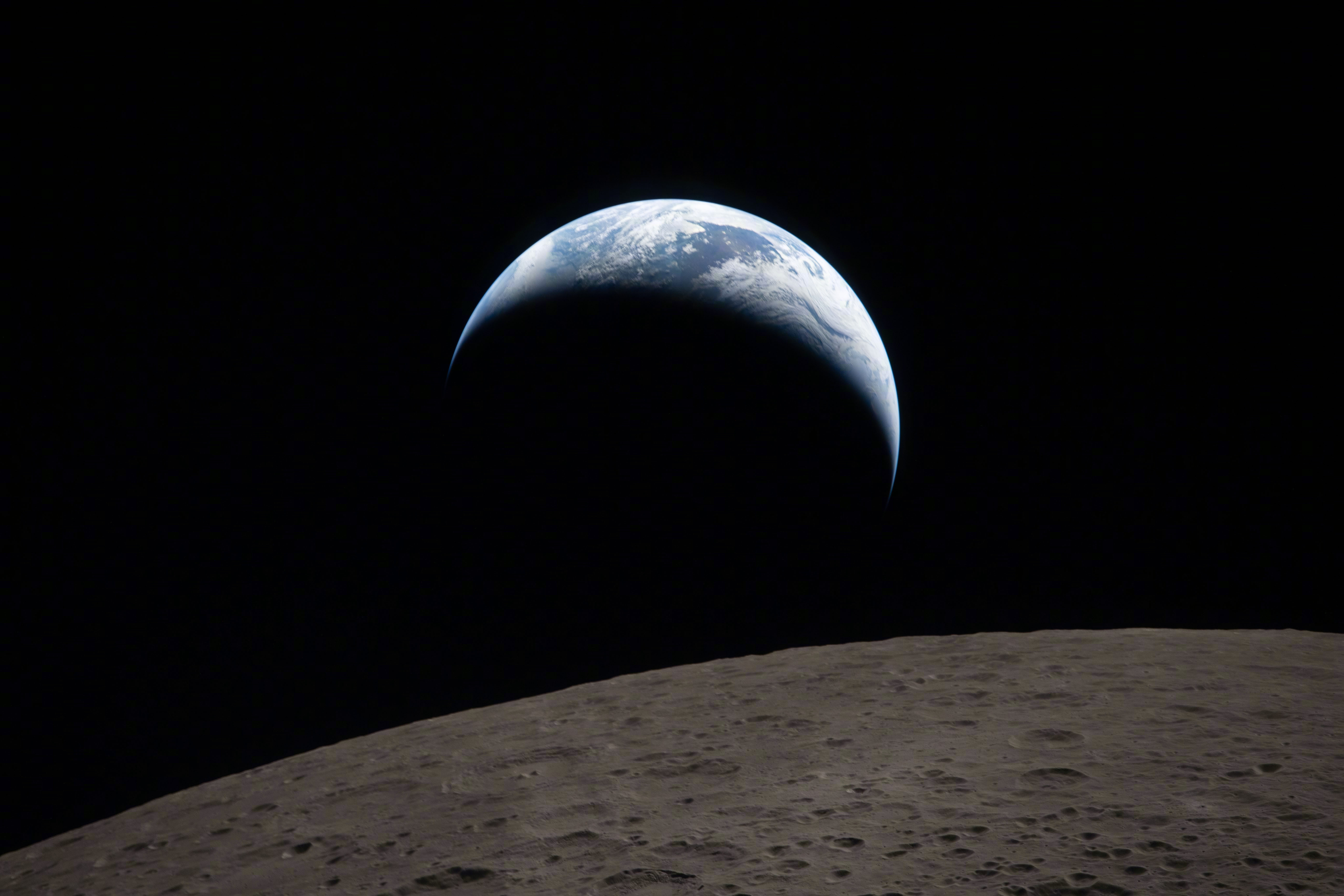 NASA悄悄放出了阿尔忒弥斯2号任务期间宇航员用尼康相机拍摄的大量照片，超过12