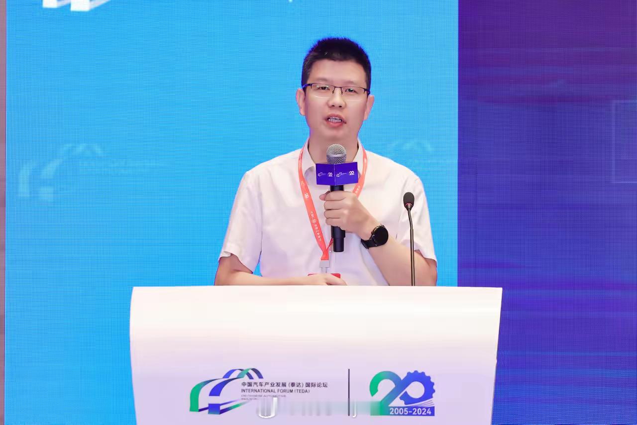 赛力斯总裁刘宗成在泰达论坛说了一句话：“汽车产业最大的风险不是慢，是速成”“靠低价赢不了未来”。话说