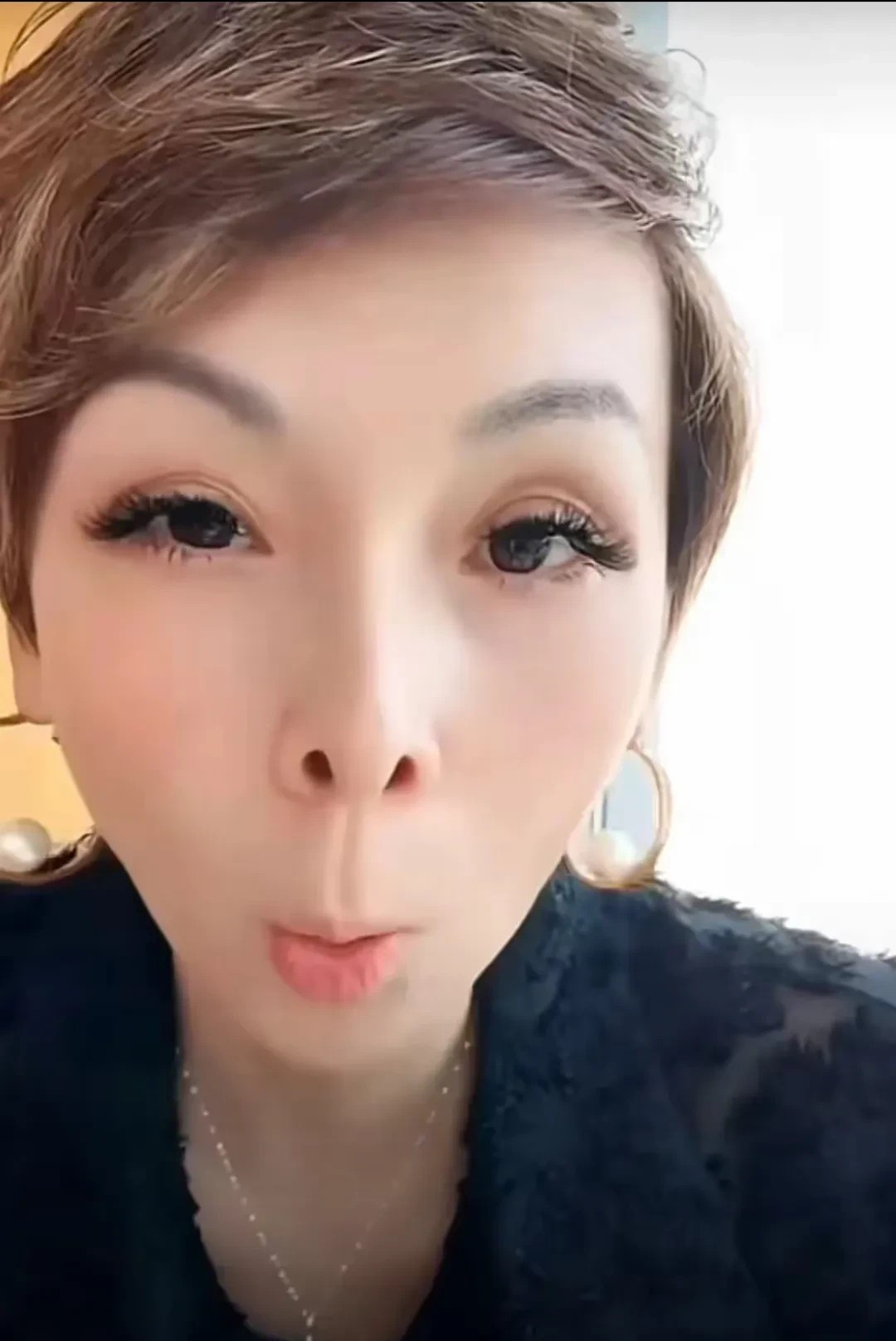 也不知是否是“相由心生”的缘故，反正截至目前，自始至终，对汪家的大管家杨洋、杨保