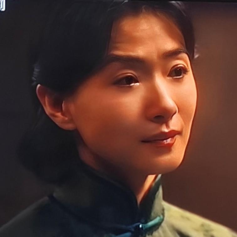 《八千里路云和月》中，孟万福以清乡经济专员的身份来到海文，与丁玉娇、月明团聚后，