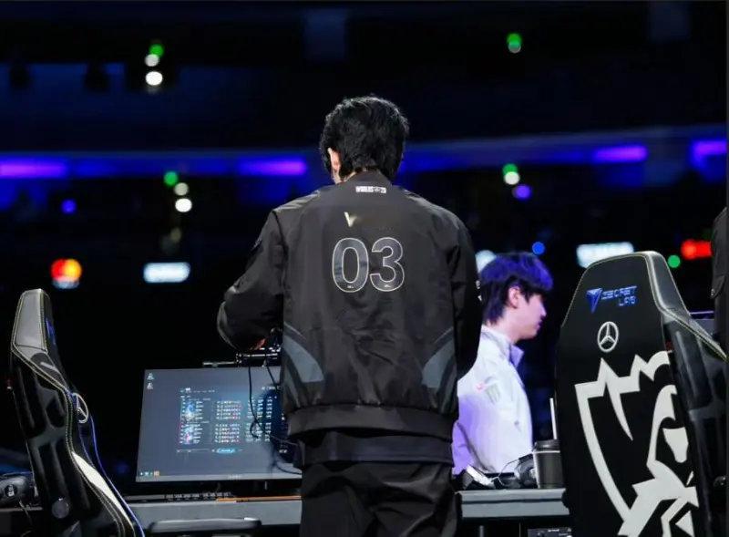 蓝莲花现身朱开直播间发弹幕，称