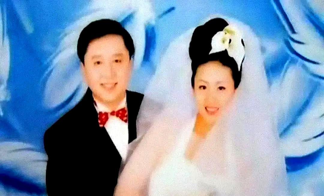 19岁嫁跑龙套，26年后全场鼓掌当年白爸一句“你拿什么养她”，把19岁的白