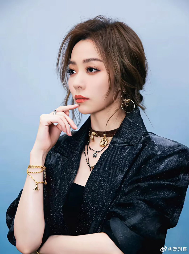 我终于知道，张靓颖不火的原因了。不是她唱歌不好听，最主要的原因就是没有找准自己的