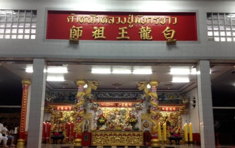 2002年，林建岳斥巨资拍摄《无间行者》，可是开机后，不是狂风暴雨，就是演员受伤