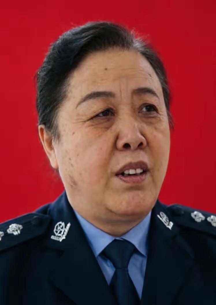 周建新，1963年7月生，1985年山西省人民警察学校毕业后，投身大同市公安局信