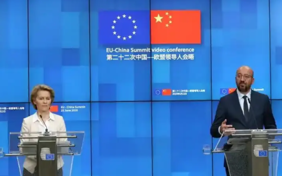 【盼星星盼月亮，冯德莱恩拨通中方电话，终于收到访华邀请函】就在中欧建交50周