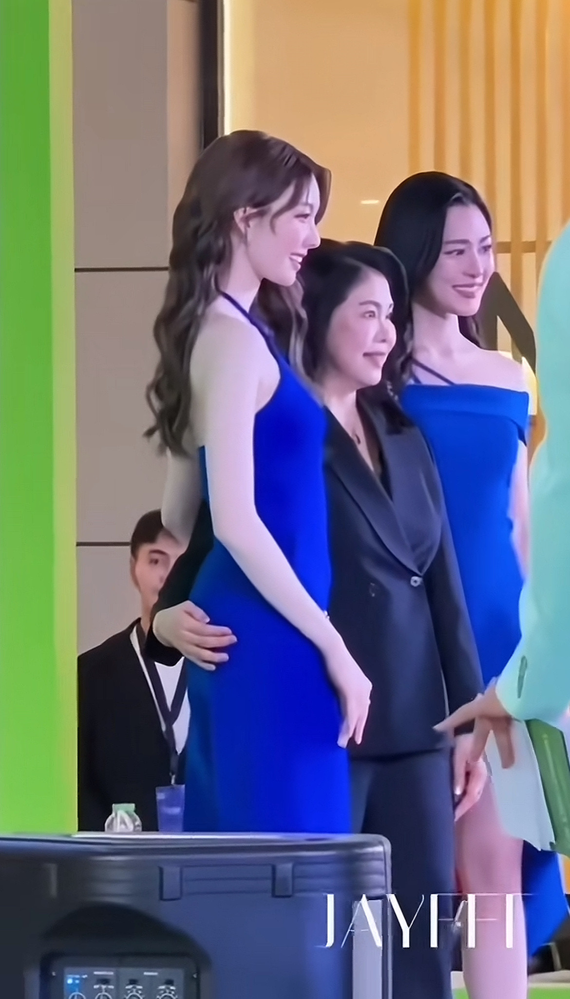 不要搂别人屁股谢谢​​​