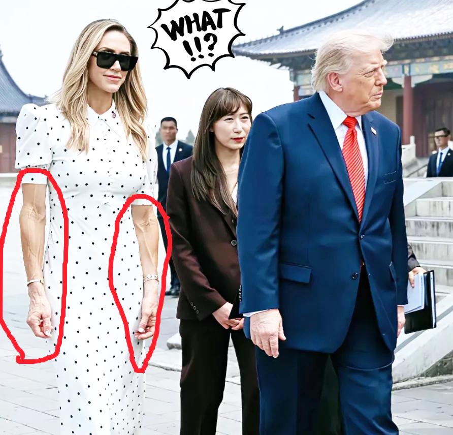 高龄出访不带妻子女儿，贴身随行全程照料的只有二儿媳，第一眼只觉得她容貌出众气质端