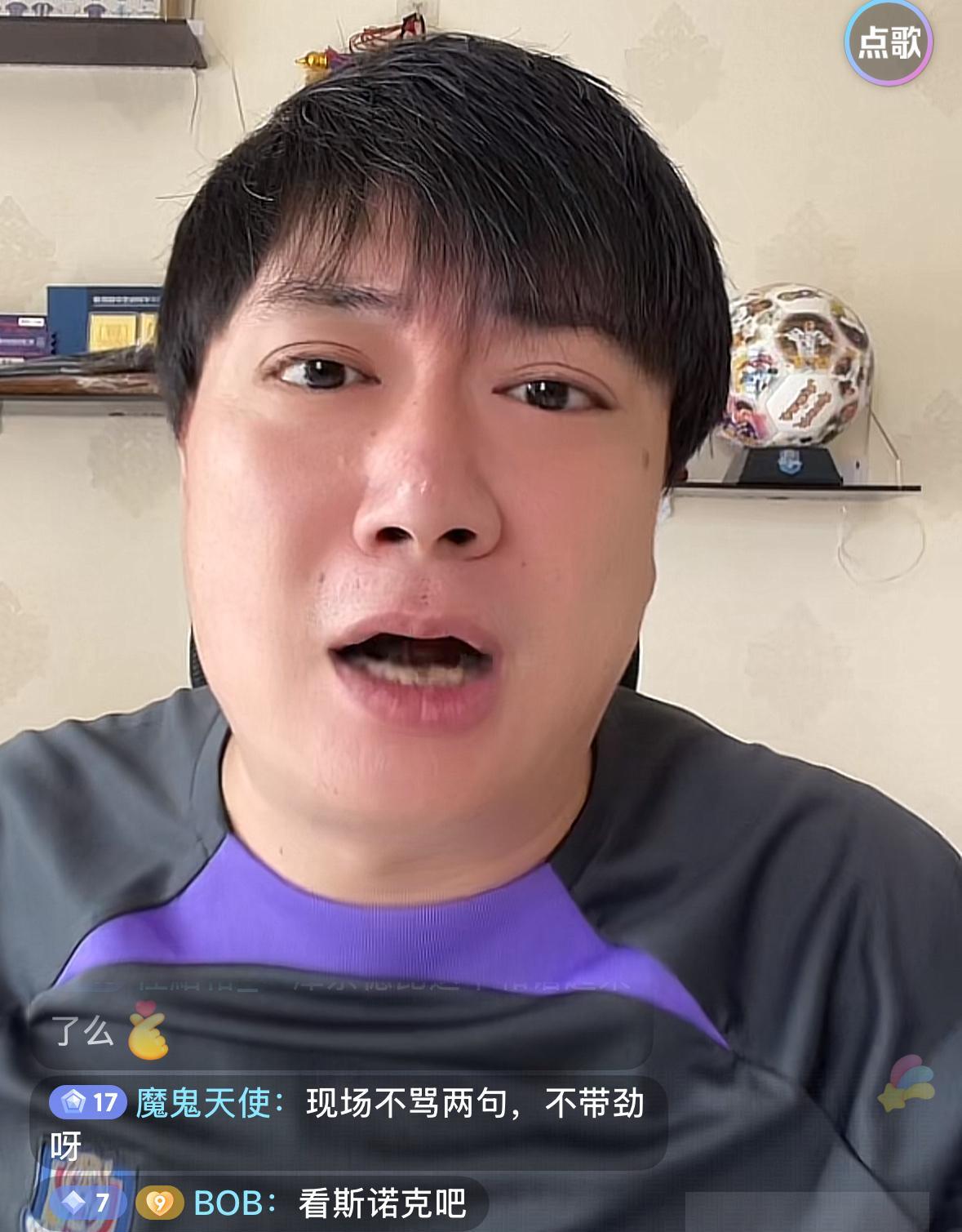 天津津门虎知名球迷聚金阁表示文明观赛是正确的，但在场上对骂也是球迷文化的一部分。