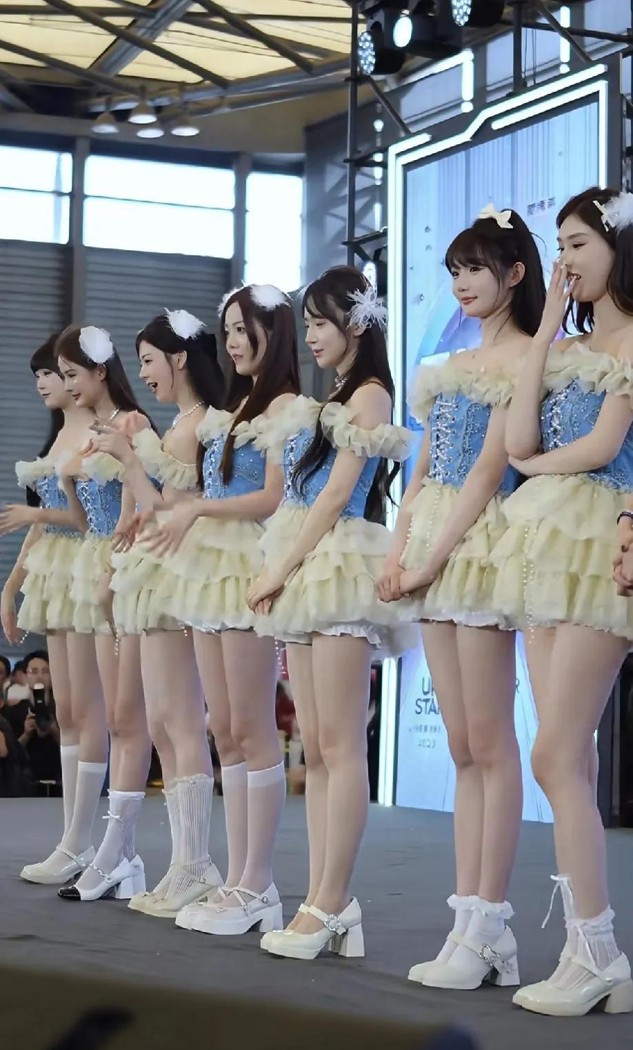 这是什么女团？从左边数第六个美女是真好看啊[捂脸哭]