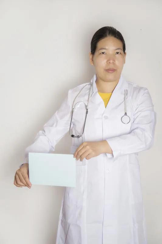 肖医生的婚外子六月就出生了，他为啥还要原配生的女儿呢？你可能认为他是舍不得女儿，
