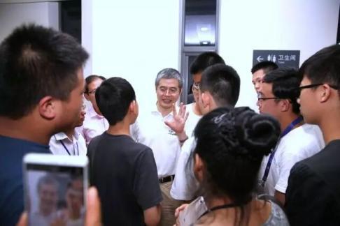 人民日报对话龙芯CPU首席科学家胡伟武核心要点（2026-05-30）1.