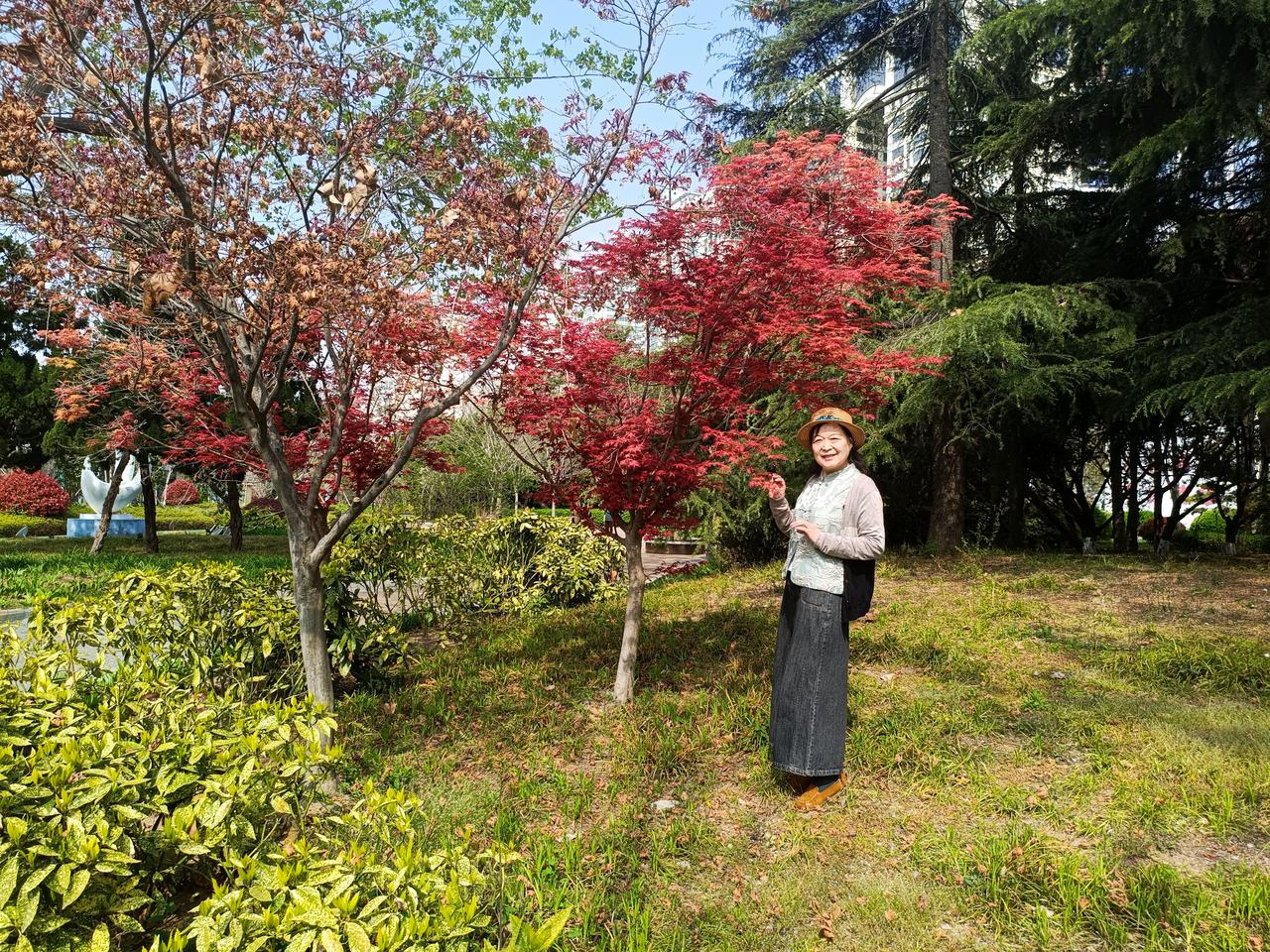 春节前由于心电图异常住院做检查，住院当天就开了好几张检查单，像加强CT、核磁共振