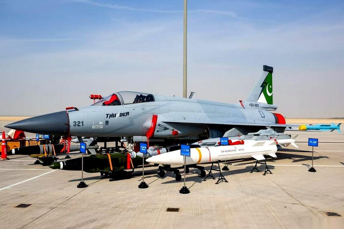 我跟你说，最近有个事儿看得我直拍大腿。都以为咱家最拿得出手的出口战机是歼10吧