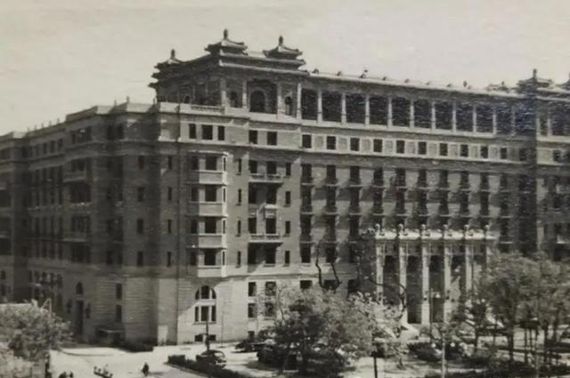 1973年北京饭店建到14层时,汪东兴发现不对劲,直言:不能再建了