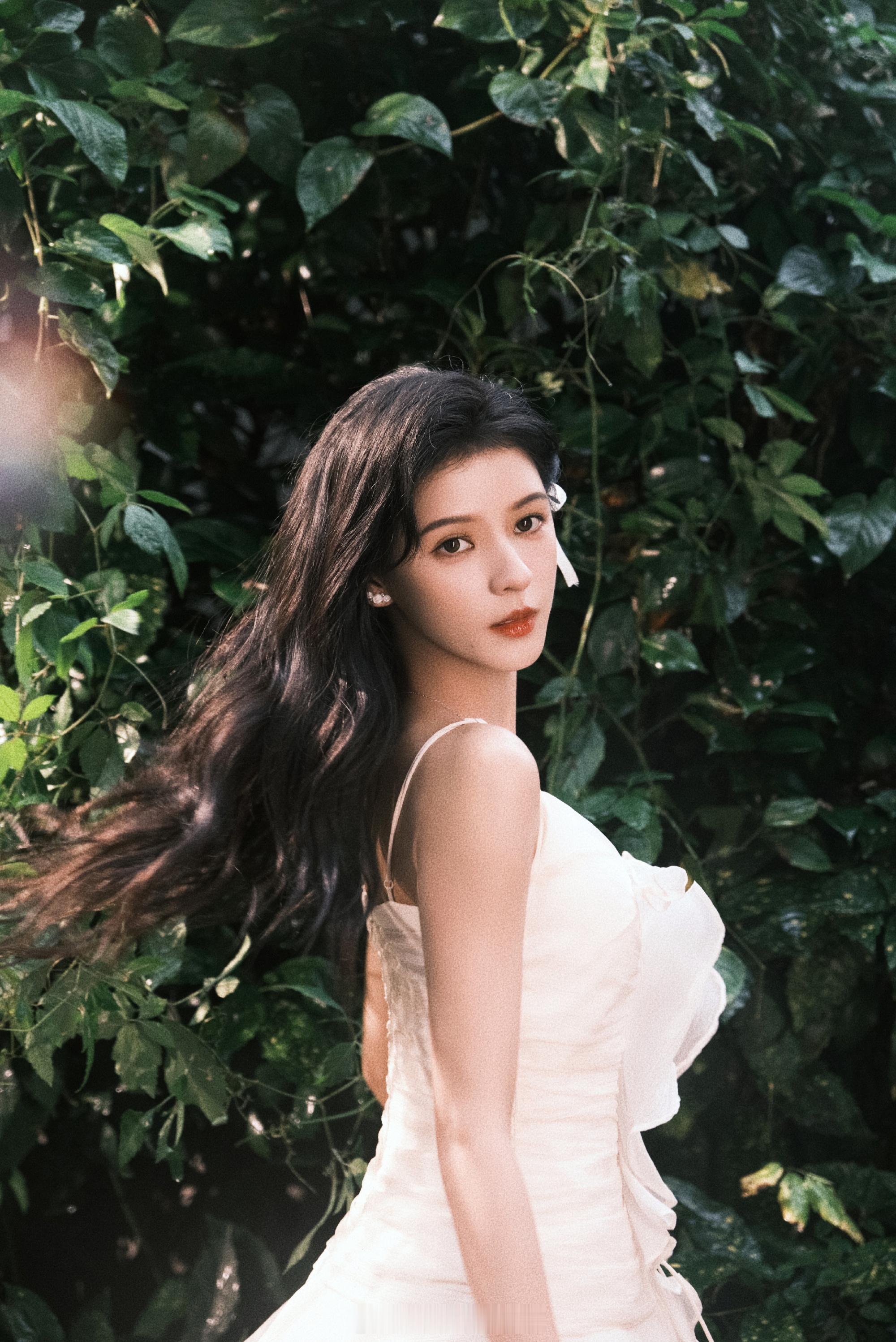 张予曦白裙写真大片