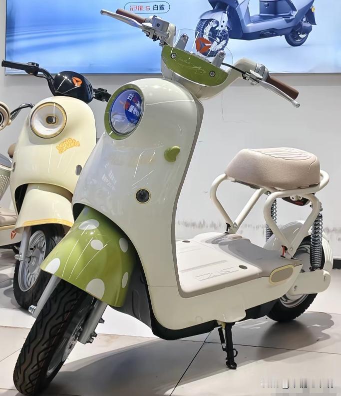 不要惊讶，这种没后座不能载人、没存储空间不能放充电器、时速25公里爬不上30度斜