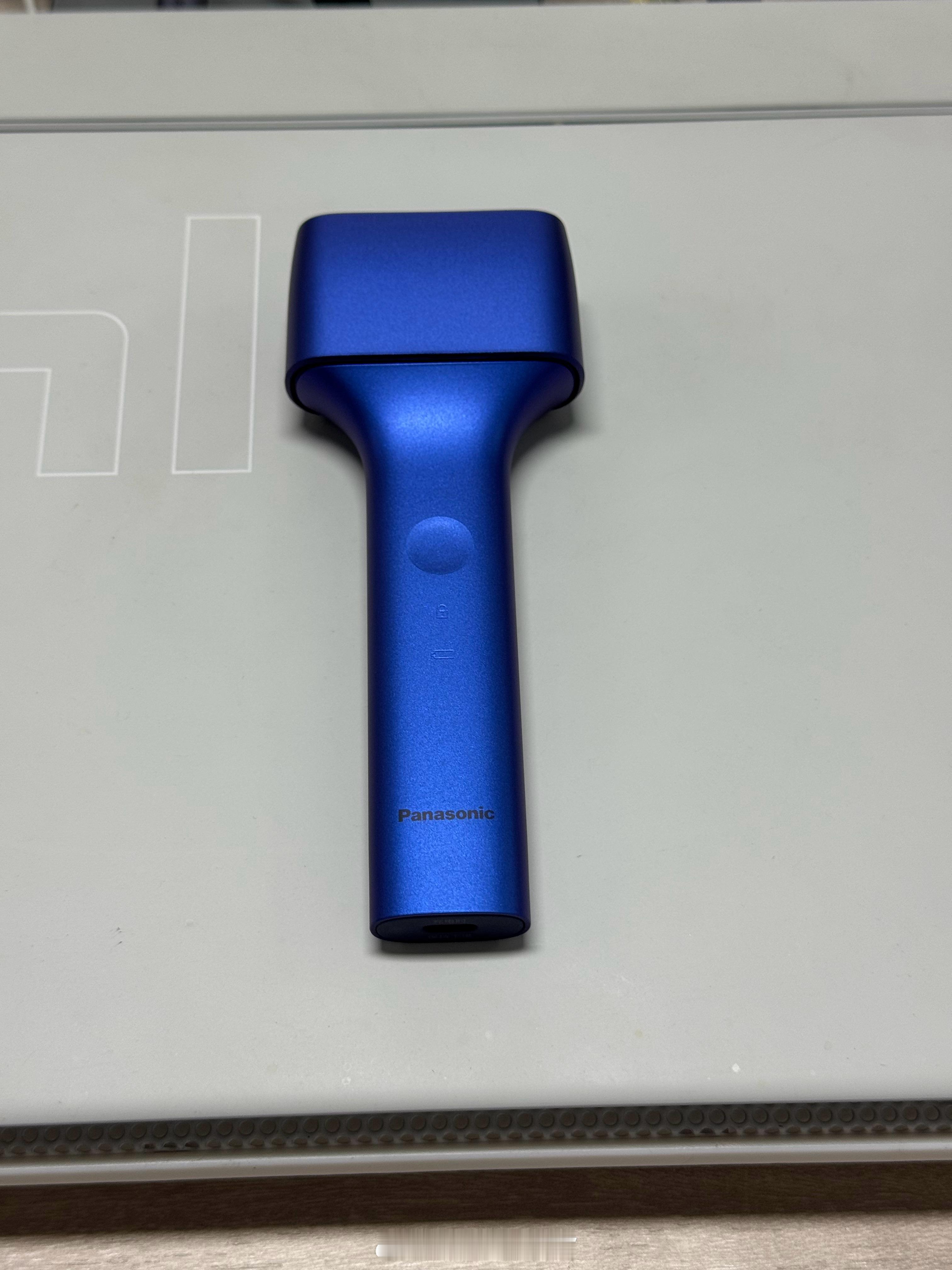 现在汽车圈用剃须刀是不是人手一个这家伙，感谢震哥推荐好物[捂脸哭]日常分享​​​