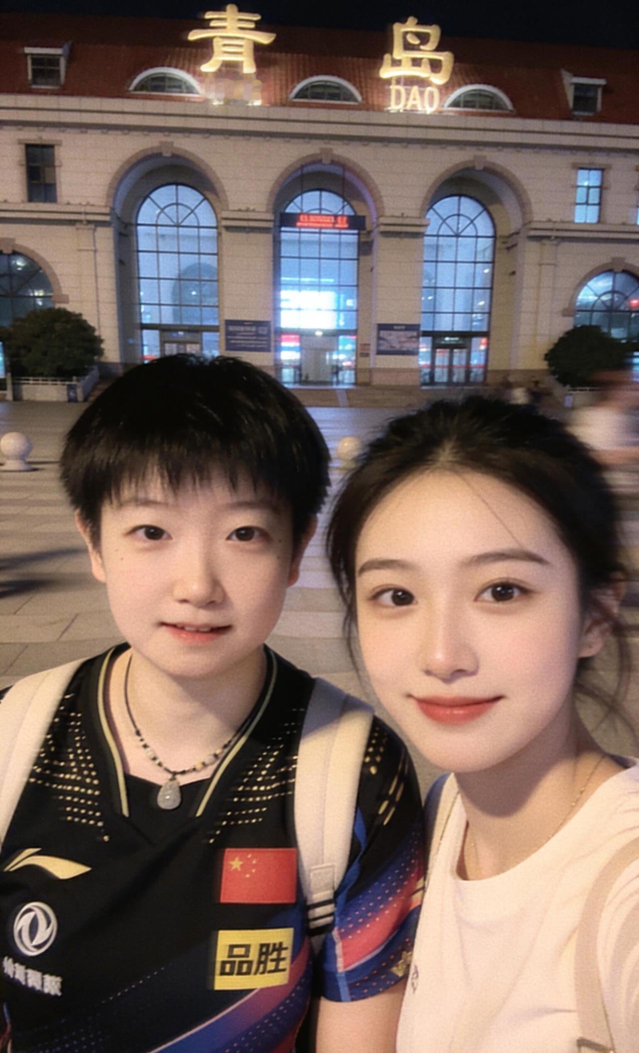 谁懂莎莎和她的陪练在一起的含金量！开着美颜也让人觉得很舒服，身边特别棒的一群人