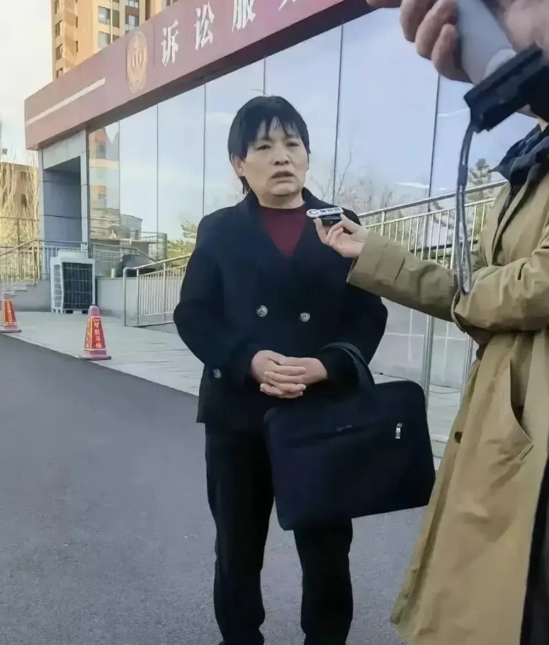 “山西大同订婚案”男生曾有三次自救的机会，却因不懂法而失去了自由。第一次，
